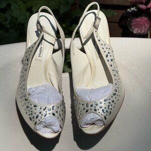 Gorgeous Swarovski aurora borealis 👠 worn for reception only. So pretty🤩